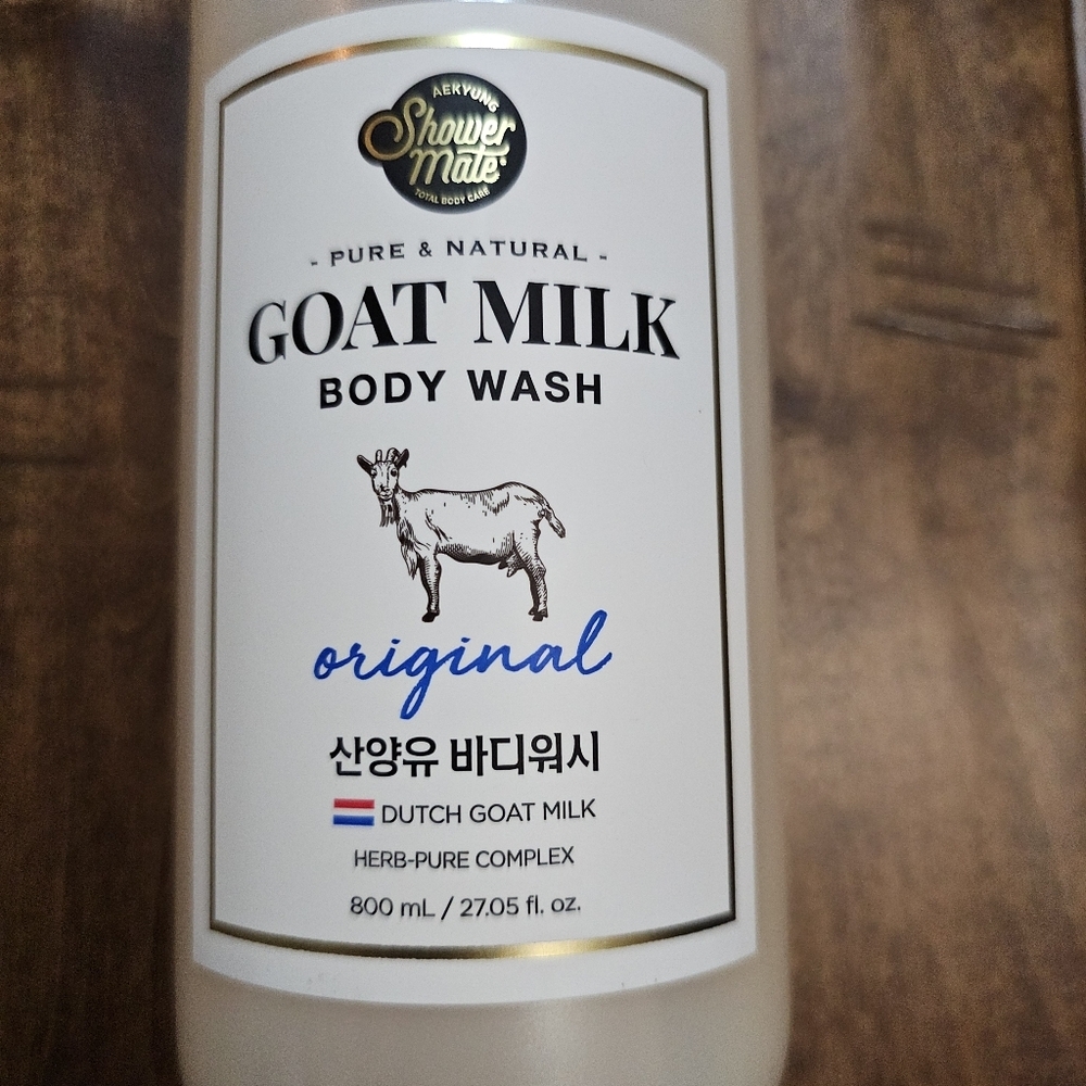 Dutch Goat Milk + Prebiotics Body Wash- Baby Powder Scent 27.05 oz - Picture 2 of 5